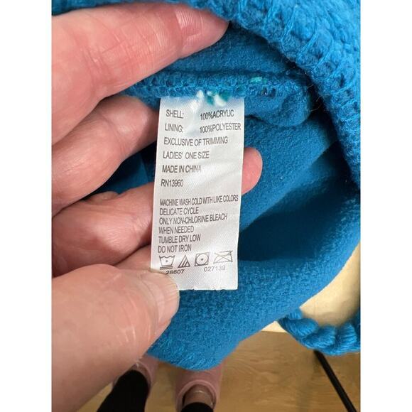 Cute Blue Winter Hat with PomPom and Ties - Picture 6 of 6